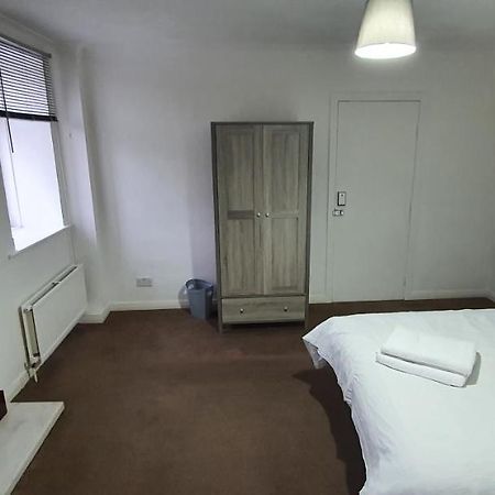 24Hr Self Check In Apartment Central بارنسلي المظهر الخارجي الصورة