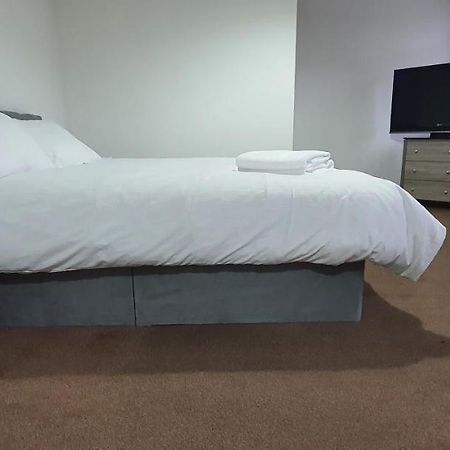 24Hr Self Check In Apartment Central بارنسلي المظهر الخارجي الصورة