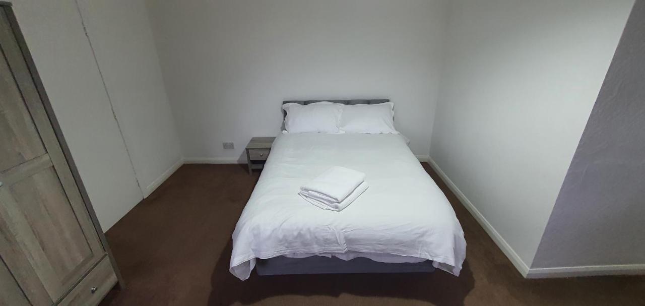 24Hr Self Check In Apartment Central بارنسلي المظهر الخارجي الصورة