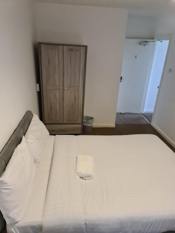 24Hr Self Check In Apartment Central بارنسلي المظهر الخارجي الصورة
