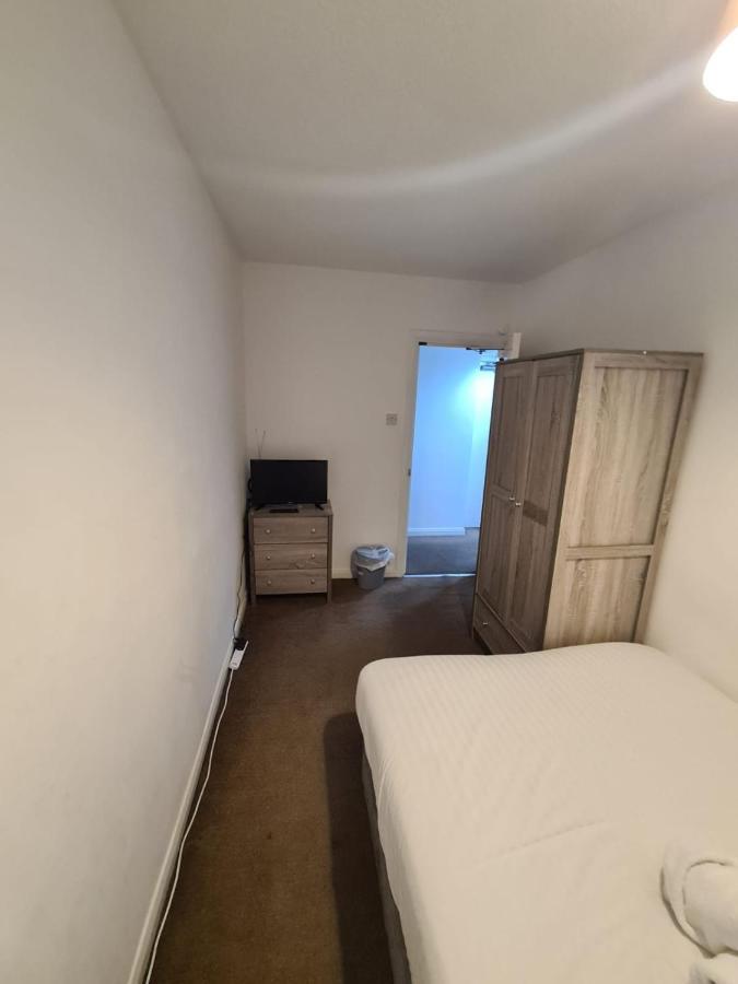 24Hr Self Check In Apartment Central بارنسلي المظهر الخارجي الصورة