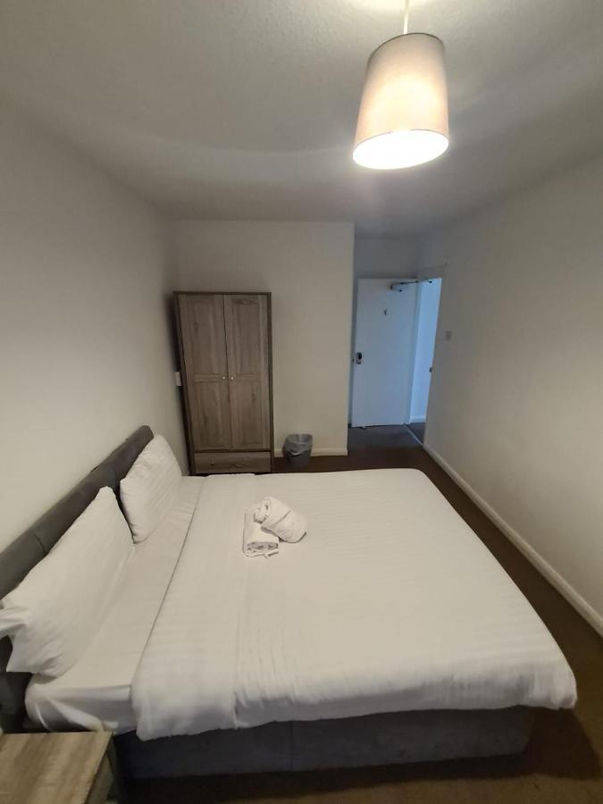 24Hr Self Check In Apartment Central بارنسلي المظهر الخارجي الصورة